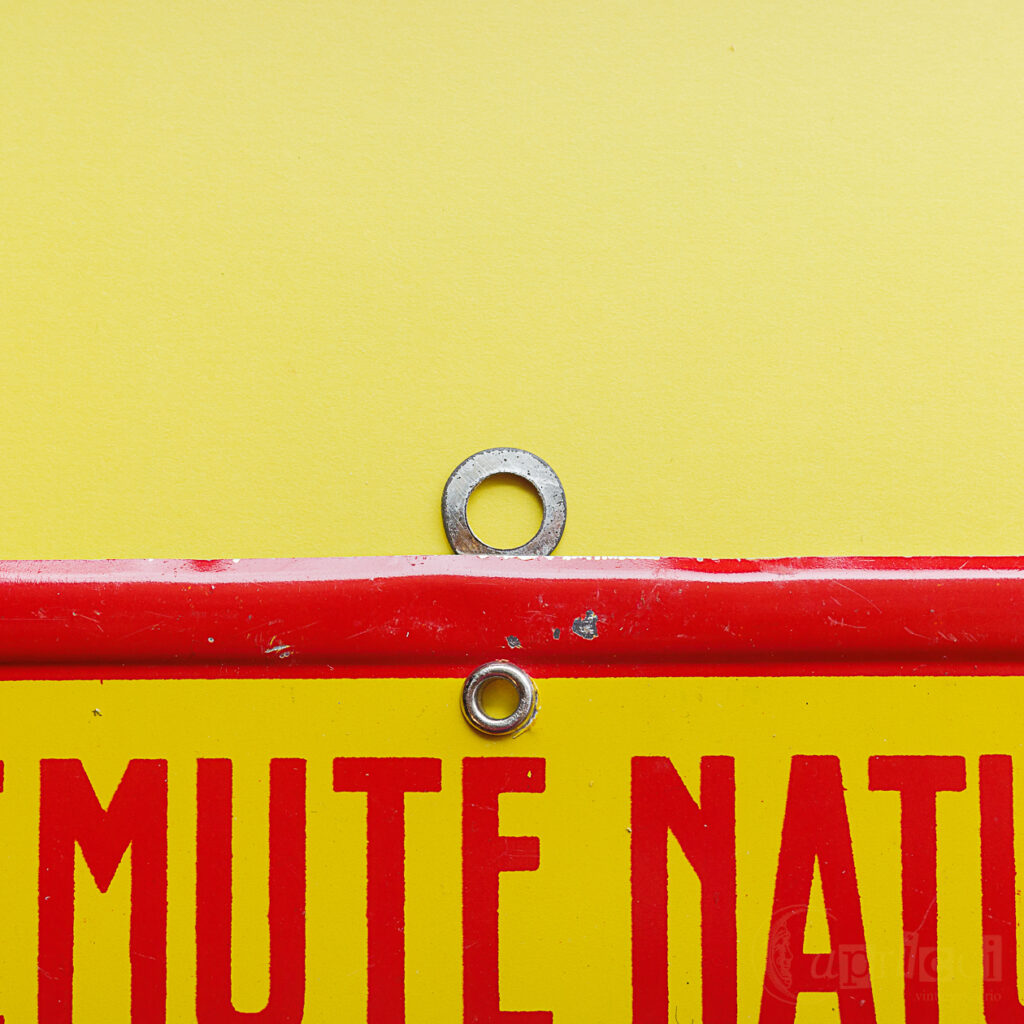 vintage-tinsignboard-italy-yellow